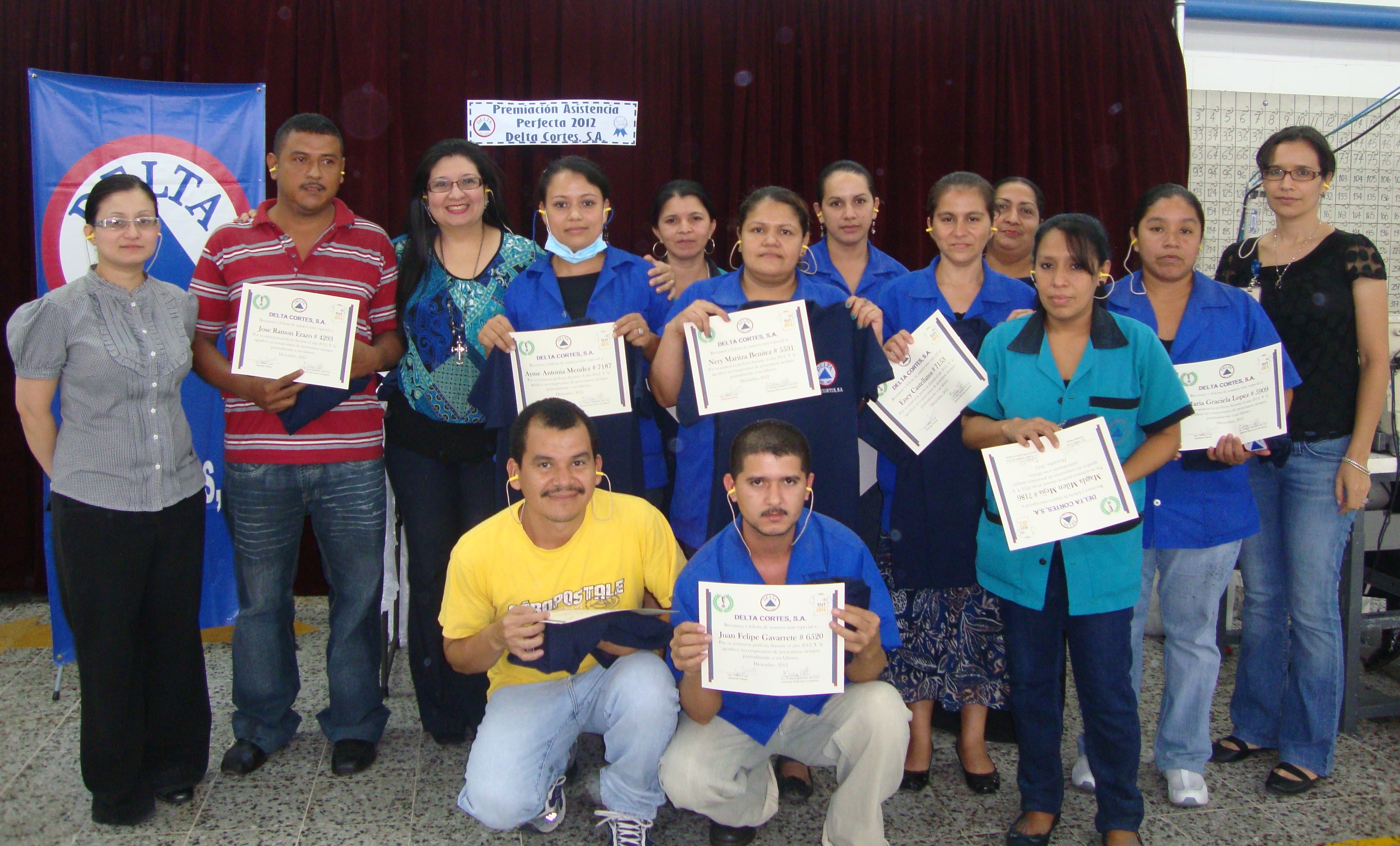 Uno de los grupos que recibió reconocimiento por puntualidad.