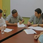 Momentos en que se firma el contracto colectivo de Southerm Apparel y Sitrasoacon.