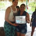 Miembros del Comité de Solidaridad de Southern contruyen casa a compañera de trabajo